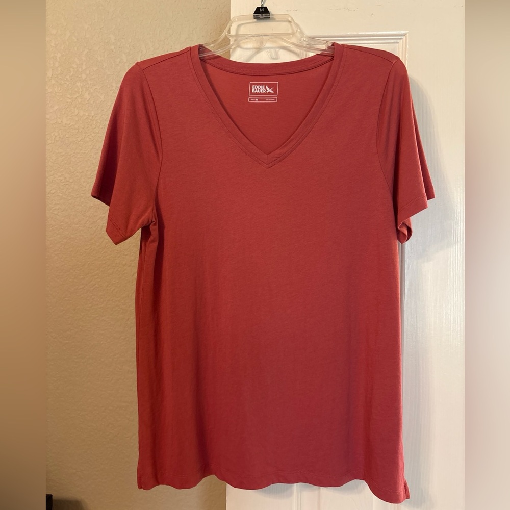 Eddie Bauer Tee Women M Rose and Green Classic V-Neck T-shirt Cotton (2)